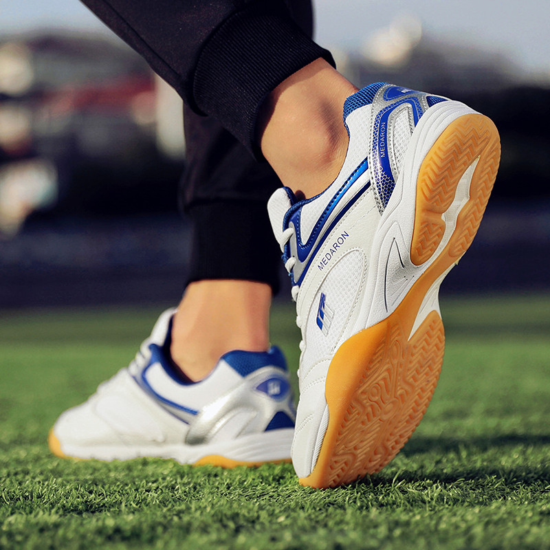 Homens tênis de mesa sapatos t - Badminton Vector avaliação e preço