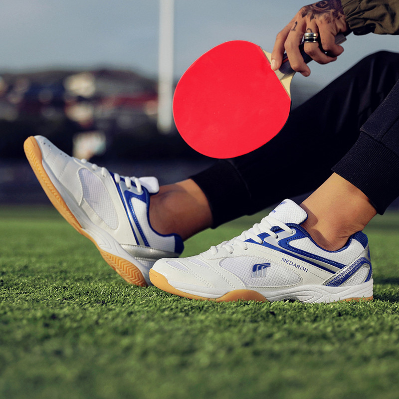 Homens tênis de mesa sapatos t - Badminton Vector avaliação e preço